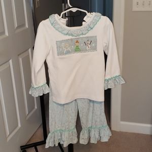 Smocked frozen set